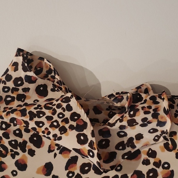Cupcakes and Cashmere Blouse Cheeta print CA 35884 Womens Small - Picture 8 of 10